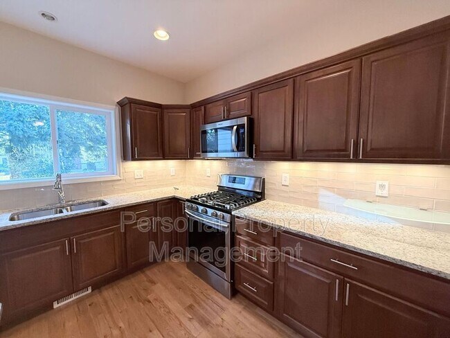 Building Photo - 11608 NE 2nd Ave