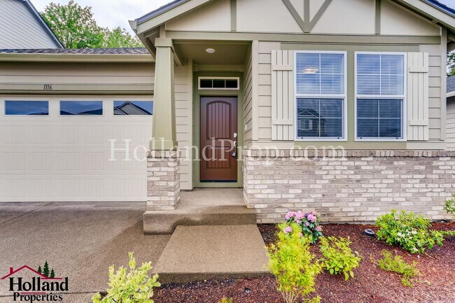 Building Photo - Charming 3-Bed, 2-Bath Home with Freshly P...