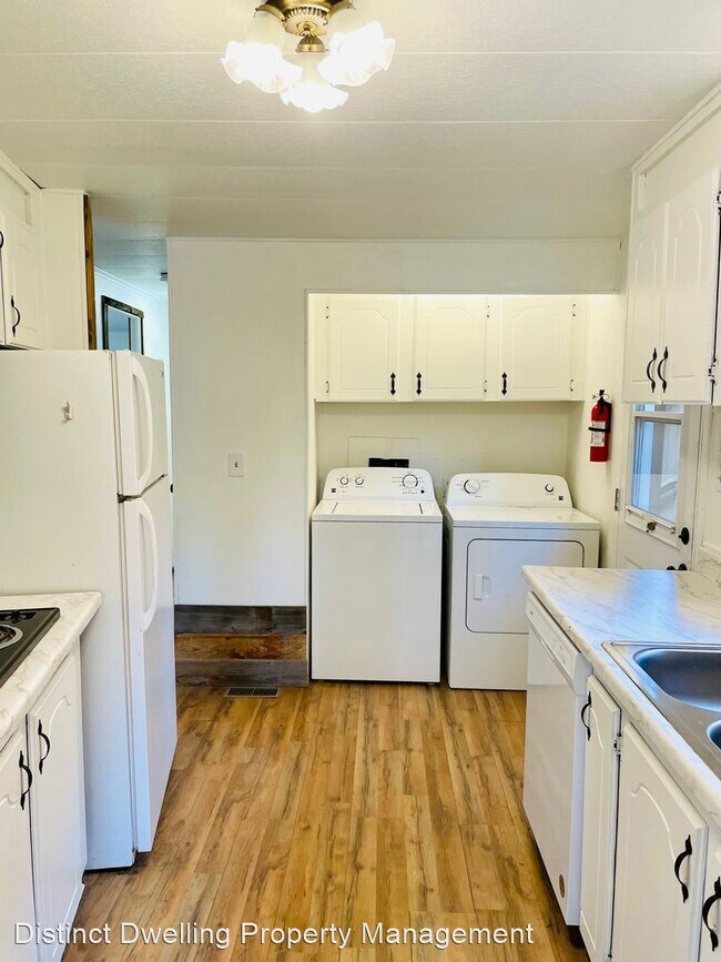 Building Photo - 2 br, 1 bath House - 56199 Solar Drive