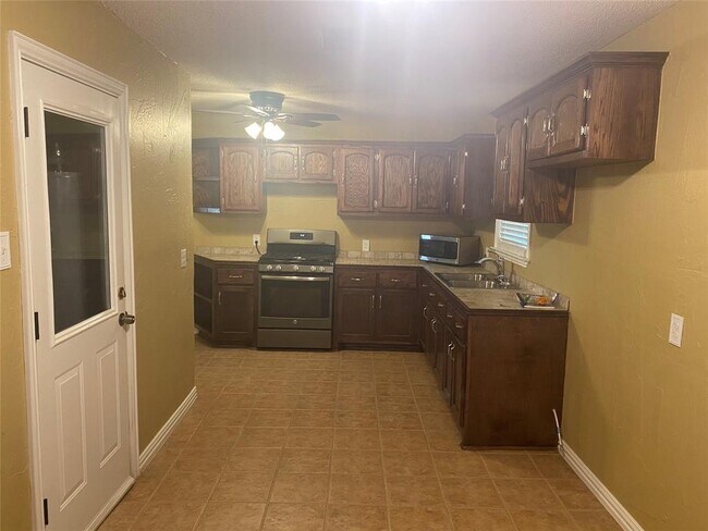 Foto del edificio - 2118 Parakeet St