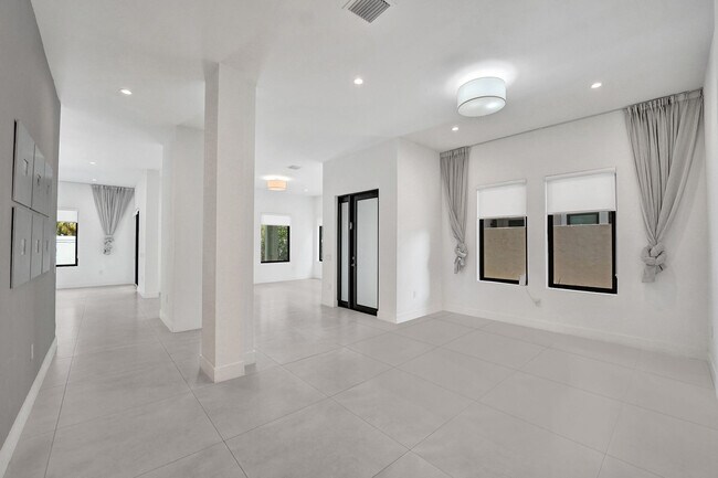 Foto del edificio - 5939 Brookfield Cir W