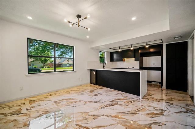 Building Photo - 2500 Laurel Ln