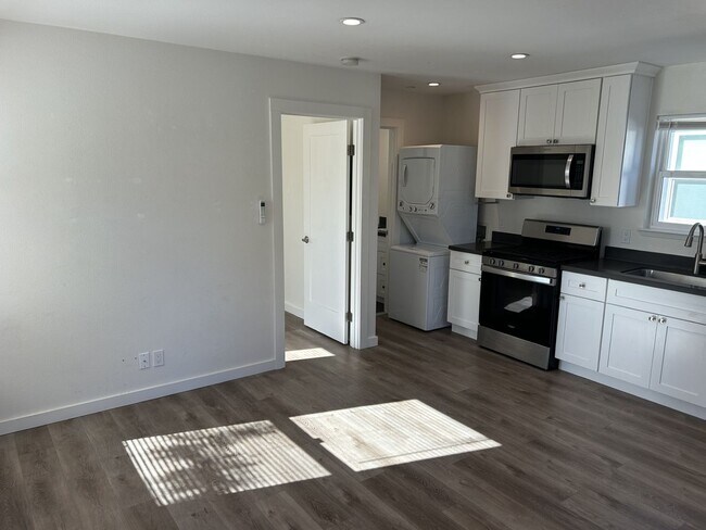Foto del edificio - Super Cute 1 Bedroom, 1 Bath West Petaluma Unit