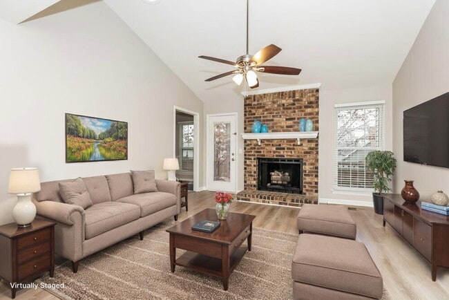 Foto del edificio - 208 Legend Ct