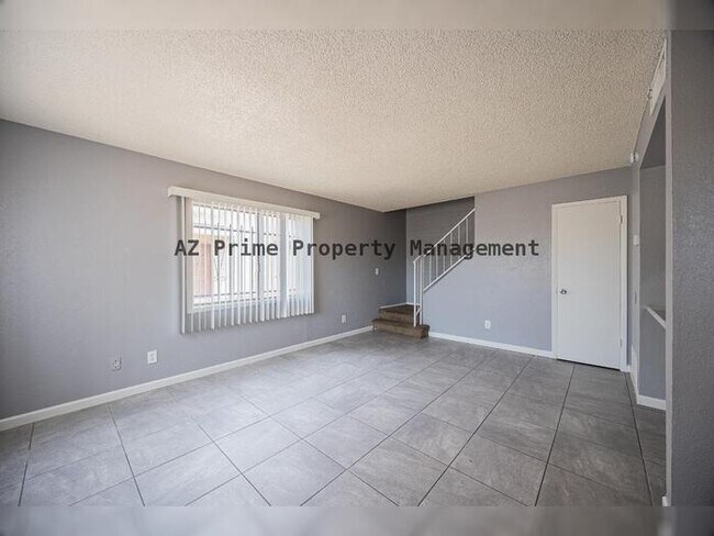 Building Photo - 5414 W Lynwood St