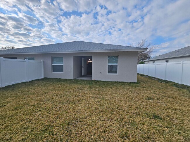 Building Photo - Move-In Ready! Stunning 3-Bedroom Home wit...