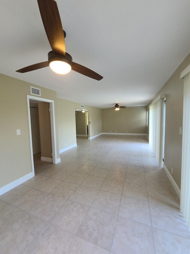 Foto principal - 3201 Bayview Dr