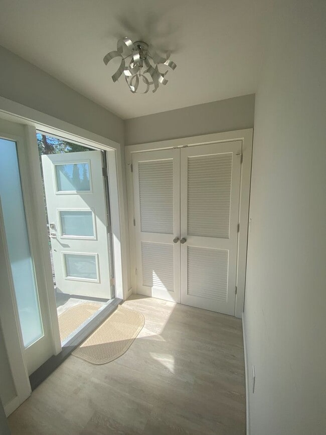 Building Photo - 301 Lacour Way