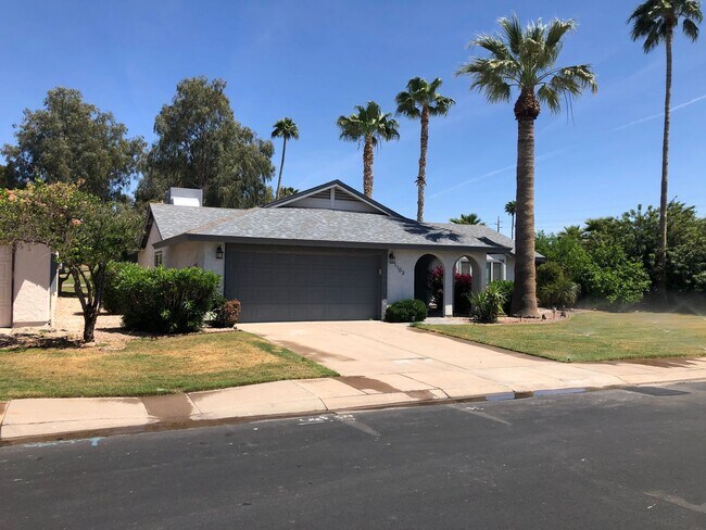 Building Photo - A GREAT REMODELED LIKE NEW HOME ON THE GOL...