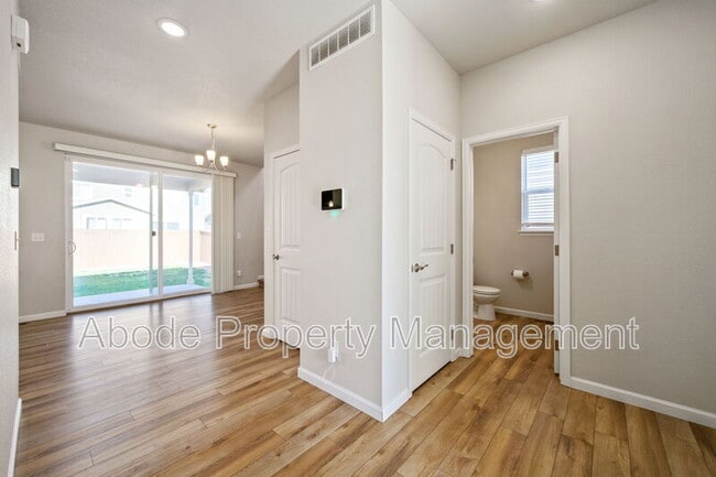 Foto del edificio - 1223 104th Ave