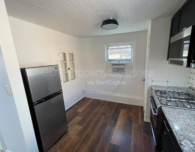 Foto del edificio - 300 San Pasquale Ave NW