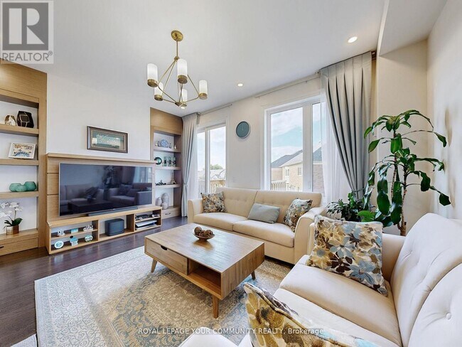 Building Photo - 66 Drizzel Cres