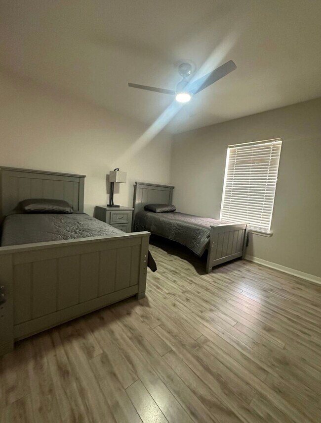 Foto del edificio - 2822 Briarhurst Dr