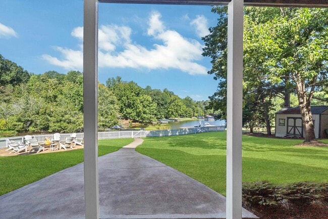 Building Photo - 219 E River Bend Dr