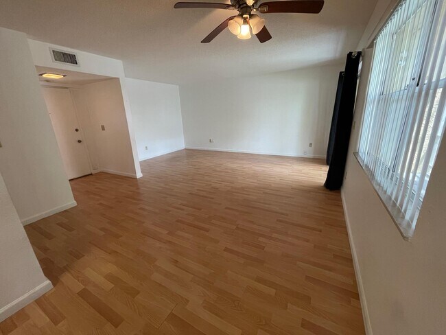 Building Photo - 10762 La Placida Dr