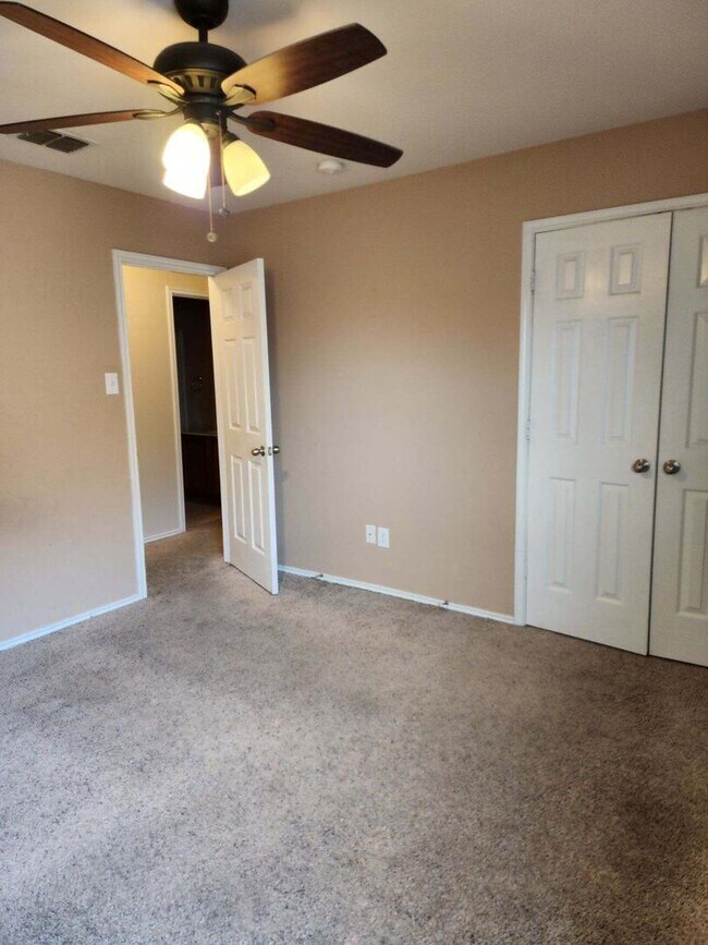 Foto del edificio - 6209 Saddleback Dr