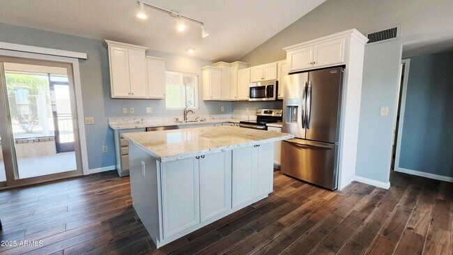 Foto del edificio - 14227 W Yosemite Dr