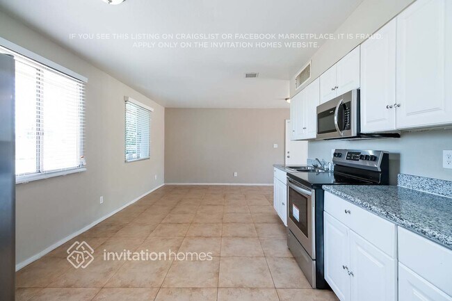 Foto del edificio - 2208 N 48th Dr