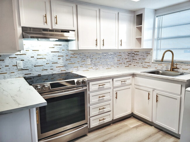 Foto del edificio - 440 77th Ave N