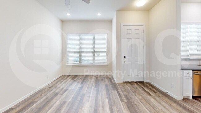 Building Photo - 16184 Doe Lk Dr