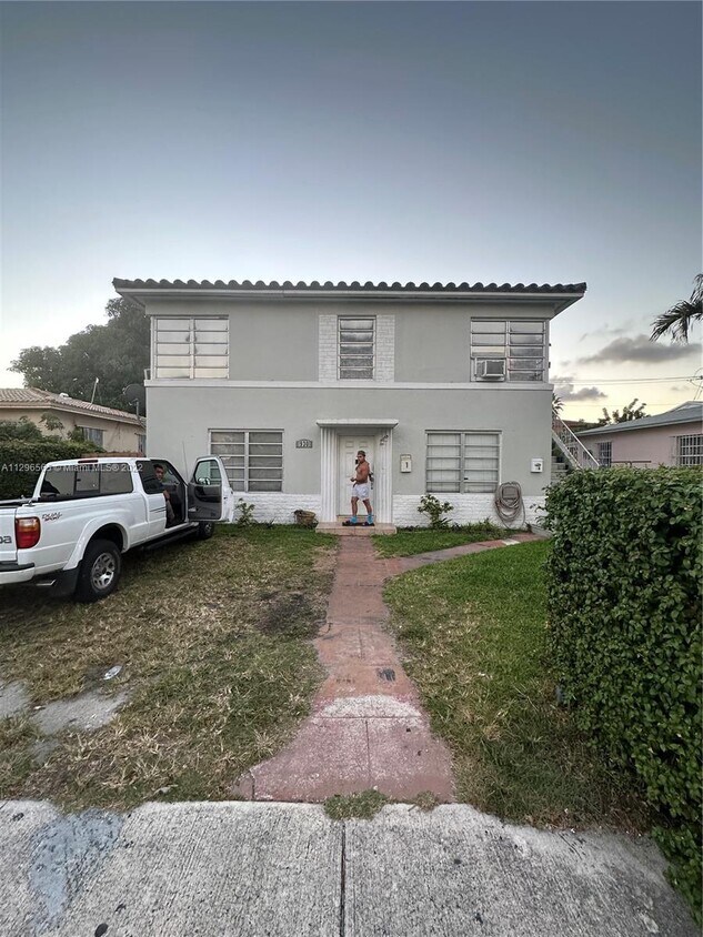 930 SW 22nd Ave Unit c, Miami, FL 33135 Room for Rent in Miami, FL