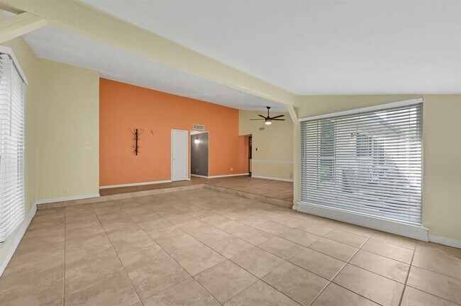 Foto del edificio - 2239 Fairgreen Dr