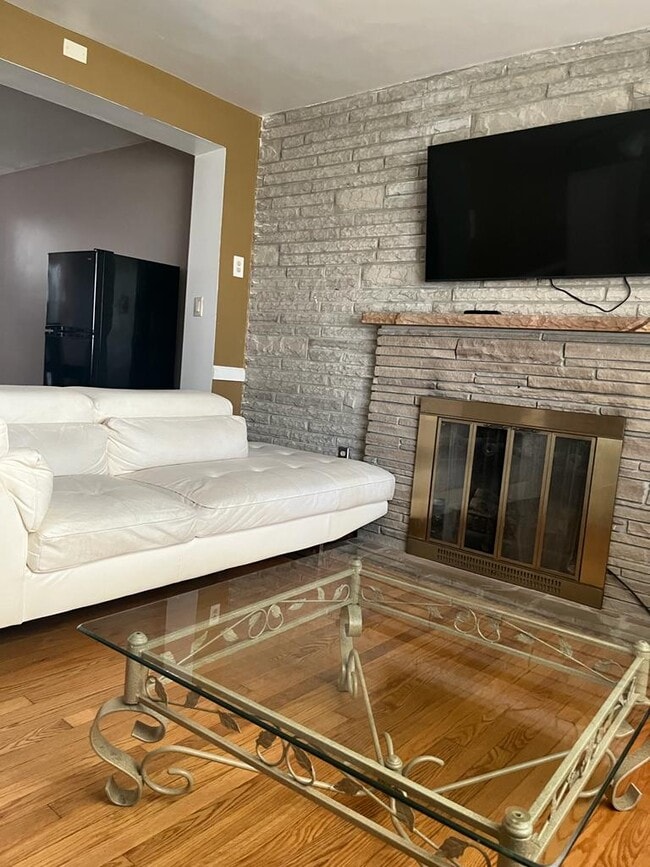 Living room - 524 Rhode Island Ave
