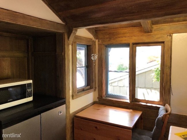 Building Photo - Studio, 1 bath Apartment - 1611A Carmel Dr