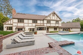 Building Photo - 16754 Ashley Oaks