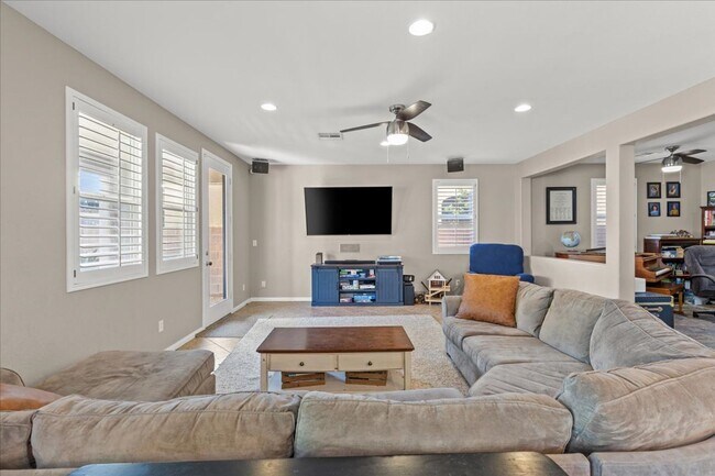 Building Photo - 3 bedroom Home in Summerlin with a Large B...
