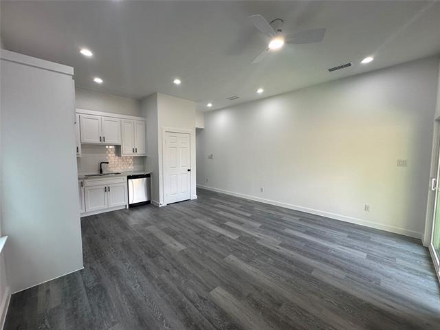 Building Photo - 3305 Mineola St