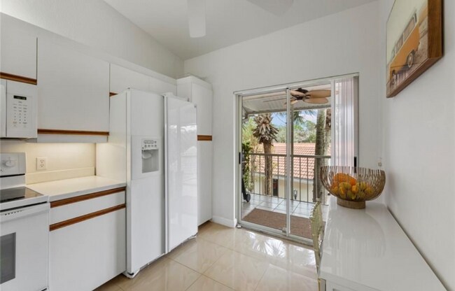 Foto del edificio - 2325 Hidden Lake Dr