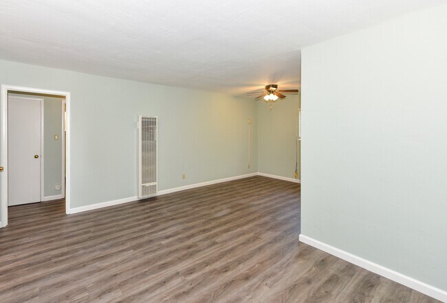 Building Photo - 2895 California Ave SFH - Freestanding