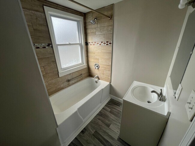 Building Photo - Section 8 & EDEN Accepted – Move-In Ready Comfort for Your Next Chapter in Cleveland!