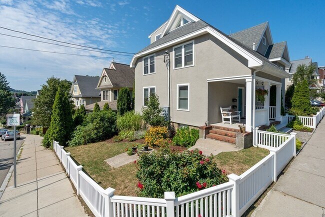 Building Photo - 2 Symmes St