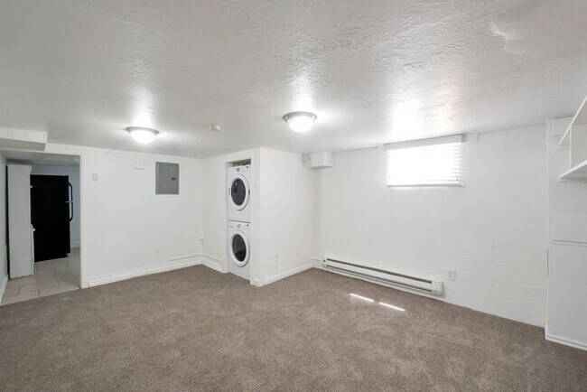 Foto del edificio - Quaint Basement Unit in Central Location