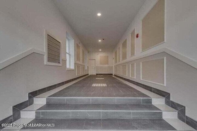 Foto del edificio - 19 N River St