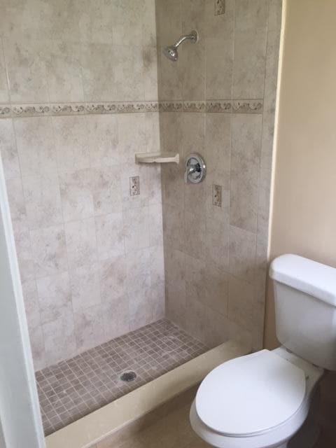 Building Photo - 2726 NE 5th Ave