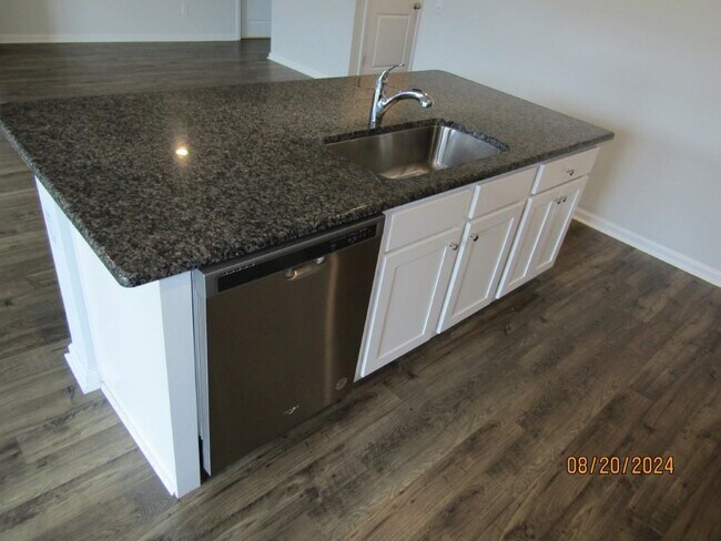 Foto del edificio - 2155 Ainsley Dr