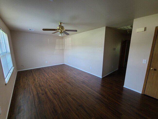 Building Photo - 2879 Dawn Ct