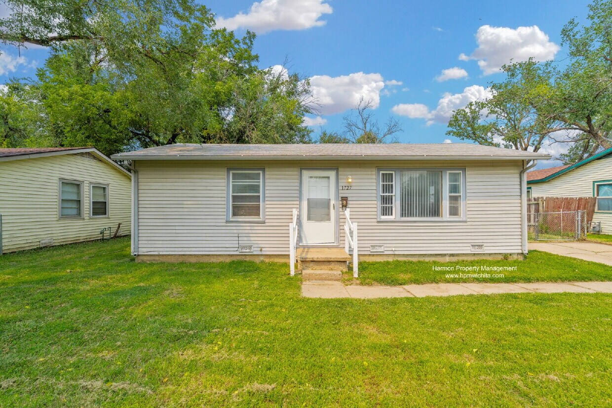 Foto principal - 1727 S Saint Paul Ave