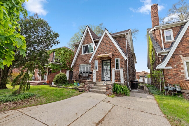 Building Photo - 7042 Thatcher St