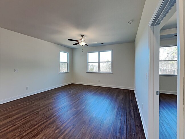 Foto del edificio - 5741 Hampton Creek Road