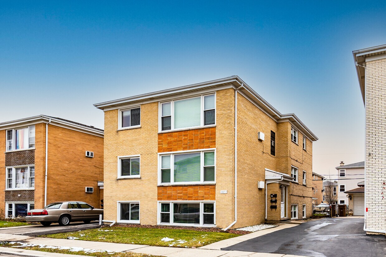 8151 W Smith Ln, River Grove, IL 60171 House Rental in River Grove