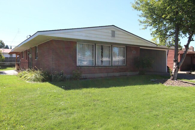 Building Photo - 3123 W Bismark Ave