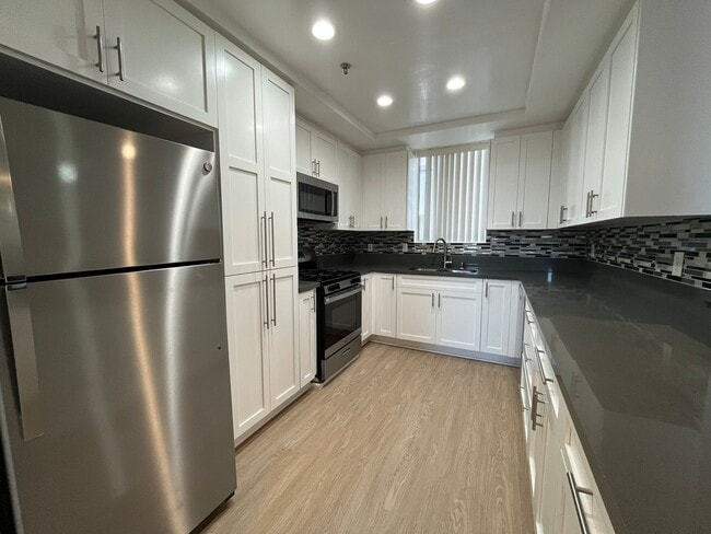 Interior Photo - 4532 Murietta Ave