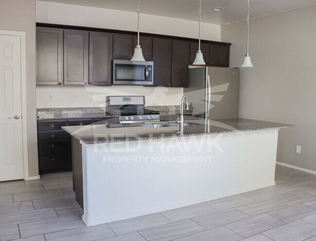 Building Photo - 250 N Sandal