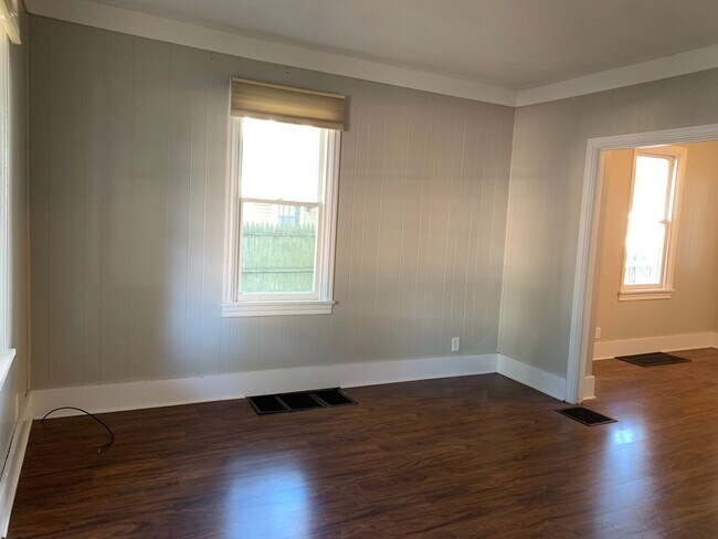 Building Photo - 2 bedroom townhome!
