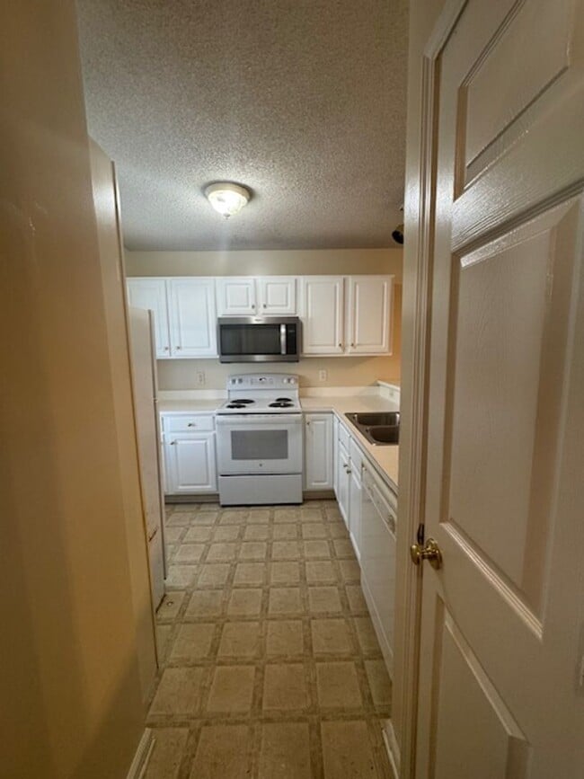 Building Photo - Holton Place - McClelland Dr.