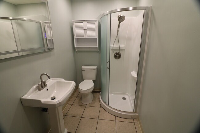 Foto del edificio - 1512 E 12th St